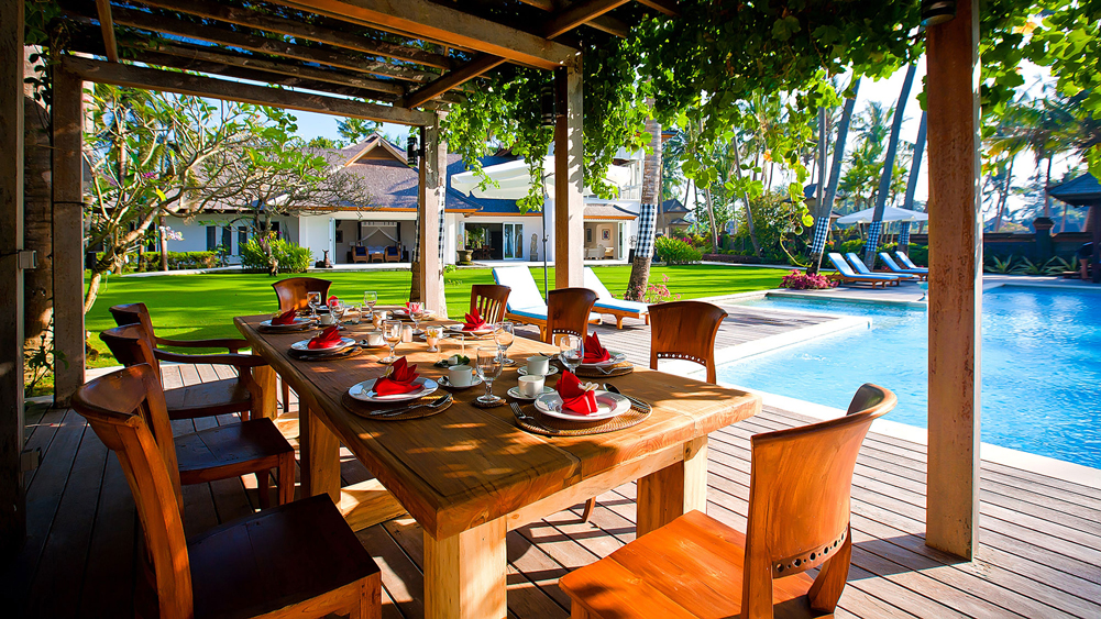 Puri Nirwana - Outdoor dining area